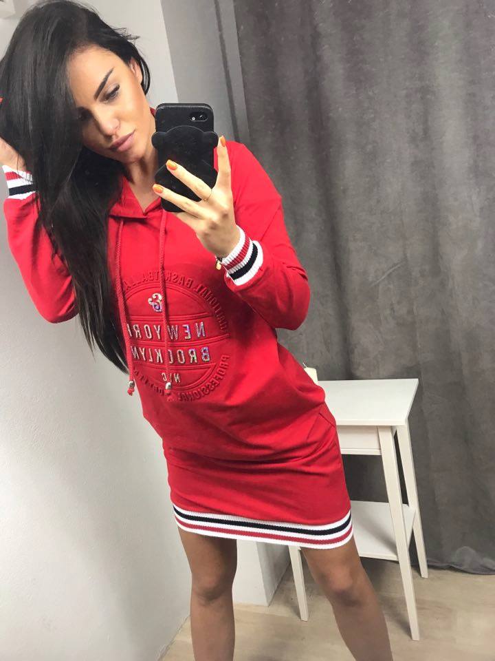 šaty s kapucňou športové červené
