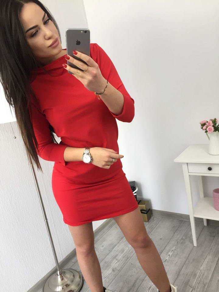 červené šaty teplákové