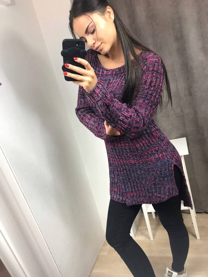 fialový sveter