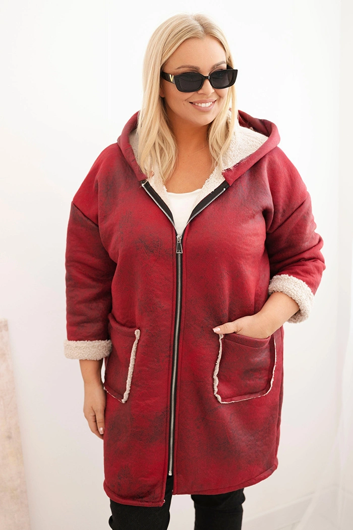 Dámska bunda Plus Size s kapucňou a vreckami zateplená s baránkovou podšívkou bordová