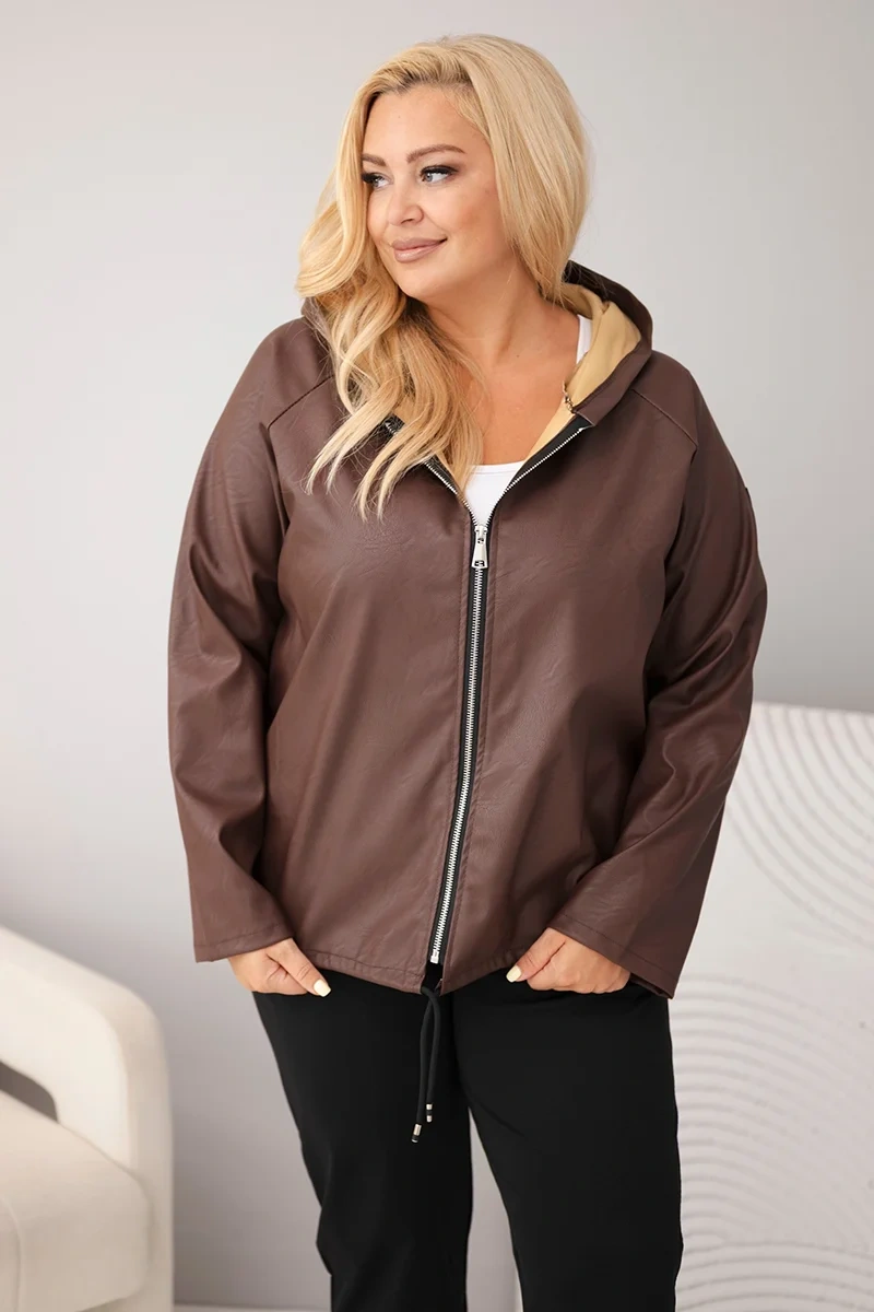 Dámska bunda Plus Size s kapucňou a nastaviteľným spodkom hnedá