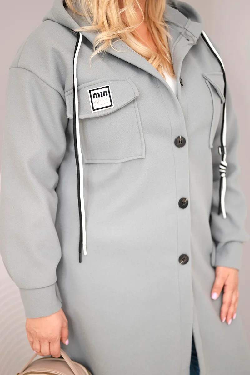 Dámsky kabát Plus Size s kapucňou zapínaný na gombíky sivý