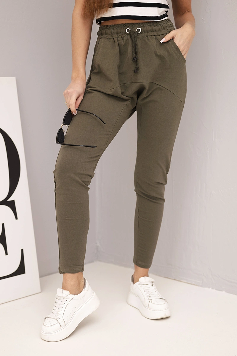 Dámske teplákové nohavice s elastickým pásom a šnúrkou khaki