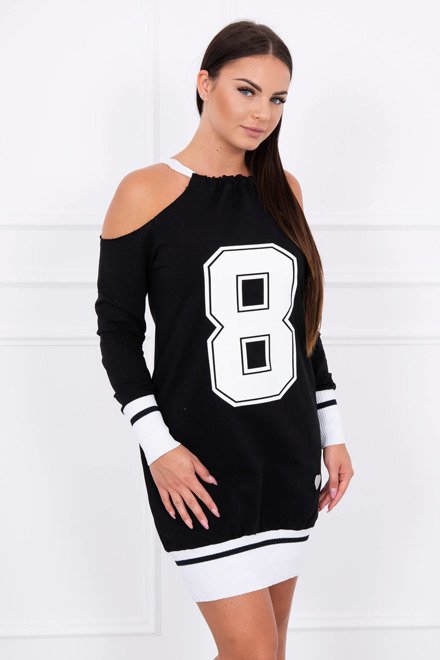 čierne športové šaty s číslicou 8